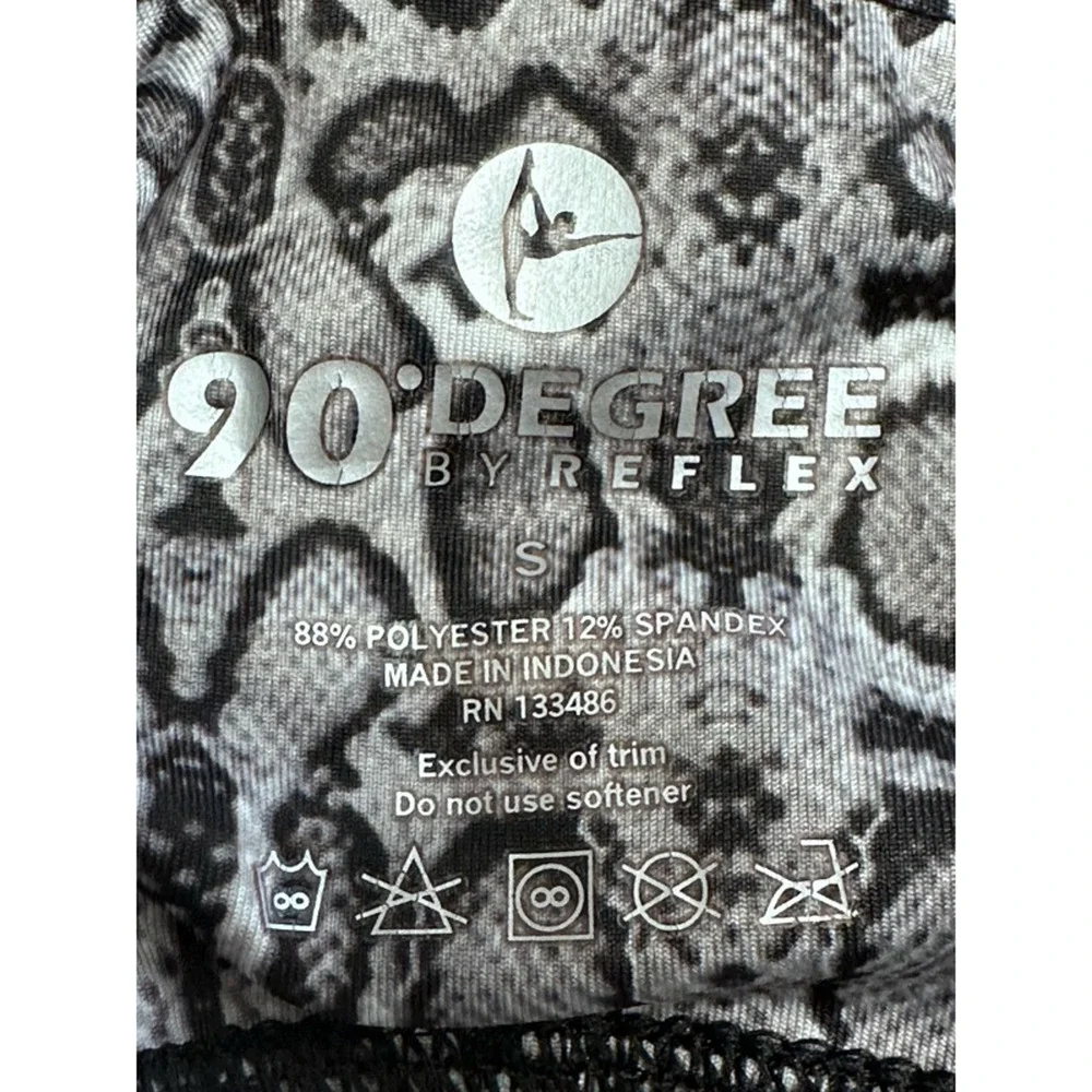 90 Degree by Reflex Capri Leggings Mid-Rise Stretchable Snake Print Gray Small